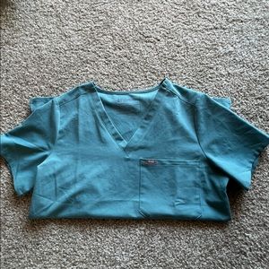 FIGS Women’s Catarina One Pocket Scrub Top - Medium